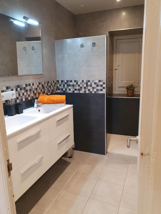 Apartment Market Square Cardona Bagian luar foto