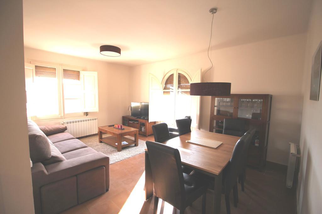 Apartment Market Square Cardona Bagian luar foto